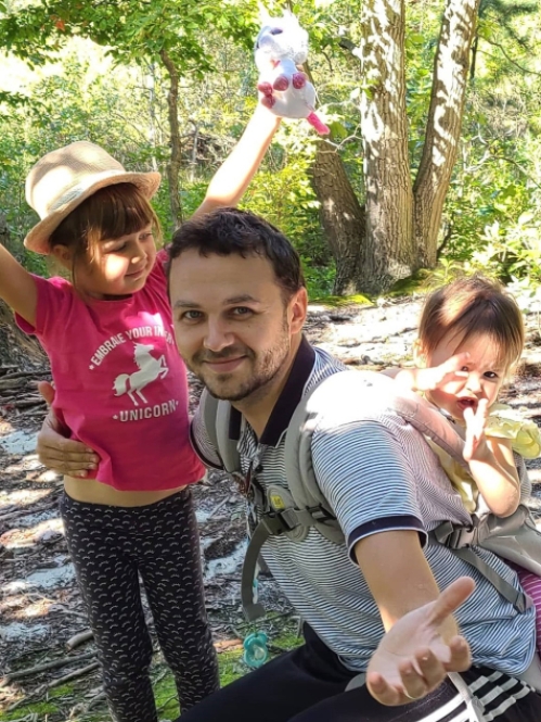 Leonid Yanchis posing with his 2 daughters